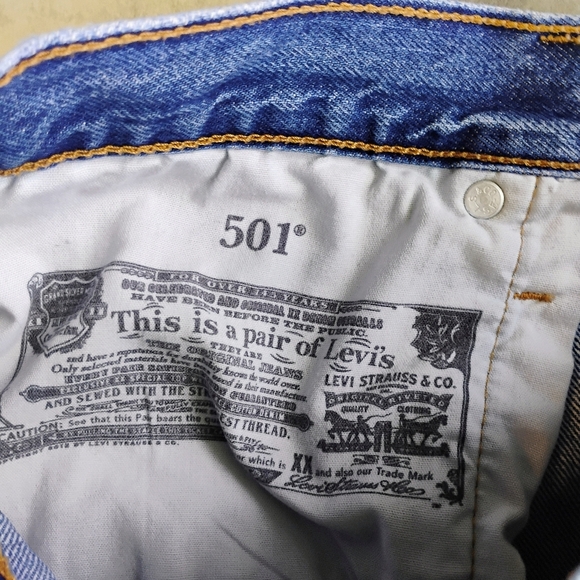 Levi's 501 Distressed Denim Shorts Women's 31 Waist Blue Festival High Rise - Picture 9 of 13